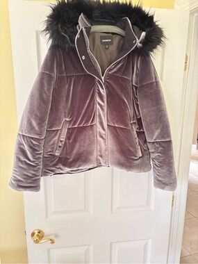 Express Velvet Puffer Jacket in Mauve with Black Faux-Fur Hood